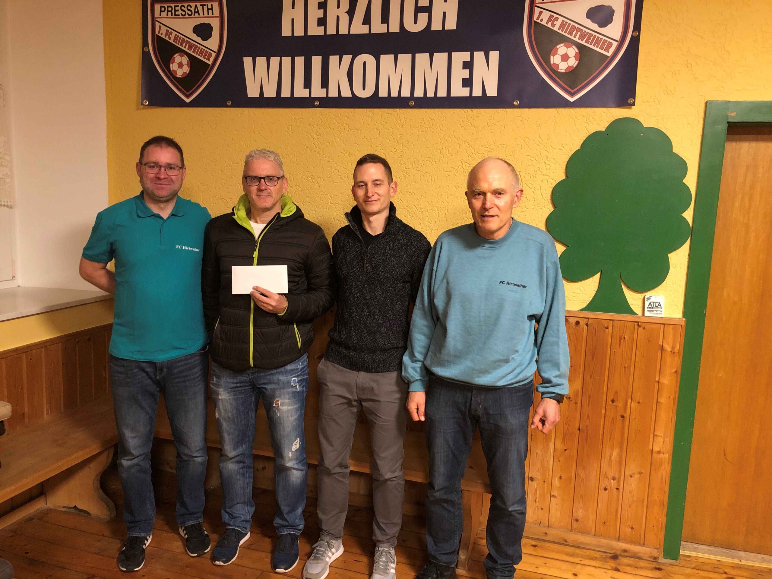 Read more about the article FC Hirtweiher spendet an Jugendabteilung