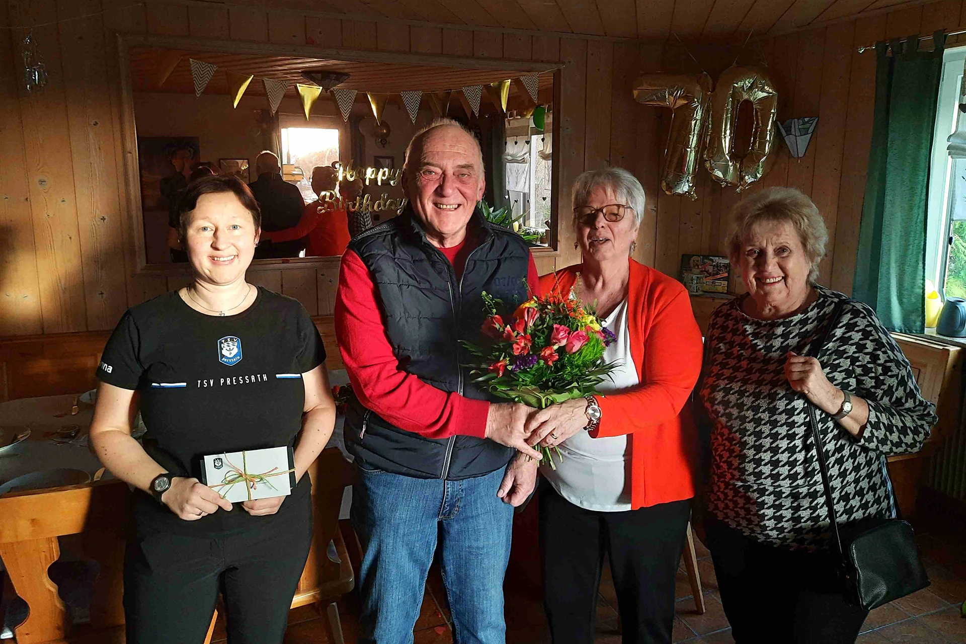 Mehr über den Artikel erfahren Der TSV Pressath gratuliert Ehrenmitglied Anita Floth zum 70. Geburtstag